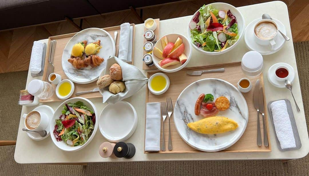 夏木マリさんのインスタグラム写真 - (夏木マリInstagram)「#bf  @ritzcarlton.fukuoka  #箱からシリーズ #和食抜群 #yummy   新しいホテル、BF2days🍴🥢」10月1日 10時52分 - mari_natsuki