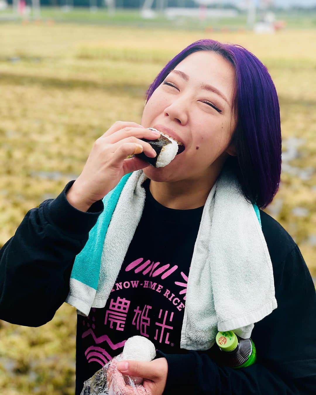 DASH・チサコのインスタグラム：「今年も私達が作ってる  #農姫米 の新米🌾販売開始されました🫴🏻♡  楽天で【農姫米】検索🔎  #仙女  #sendaigirlspro #女子プロレス #プロレス #SENJO #dashchisako  #農姫米  #農業女子」