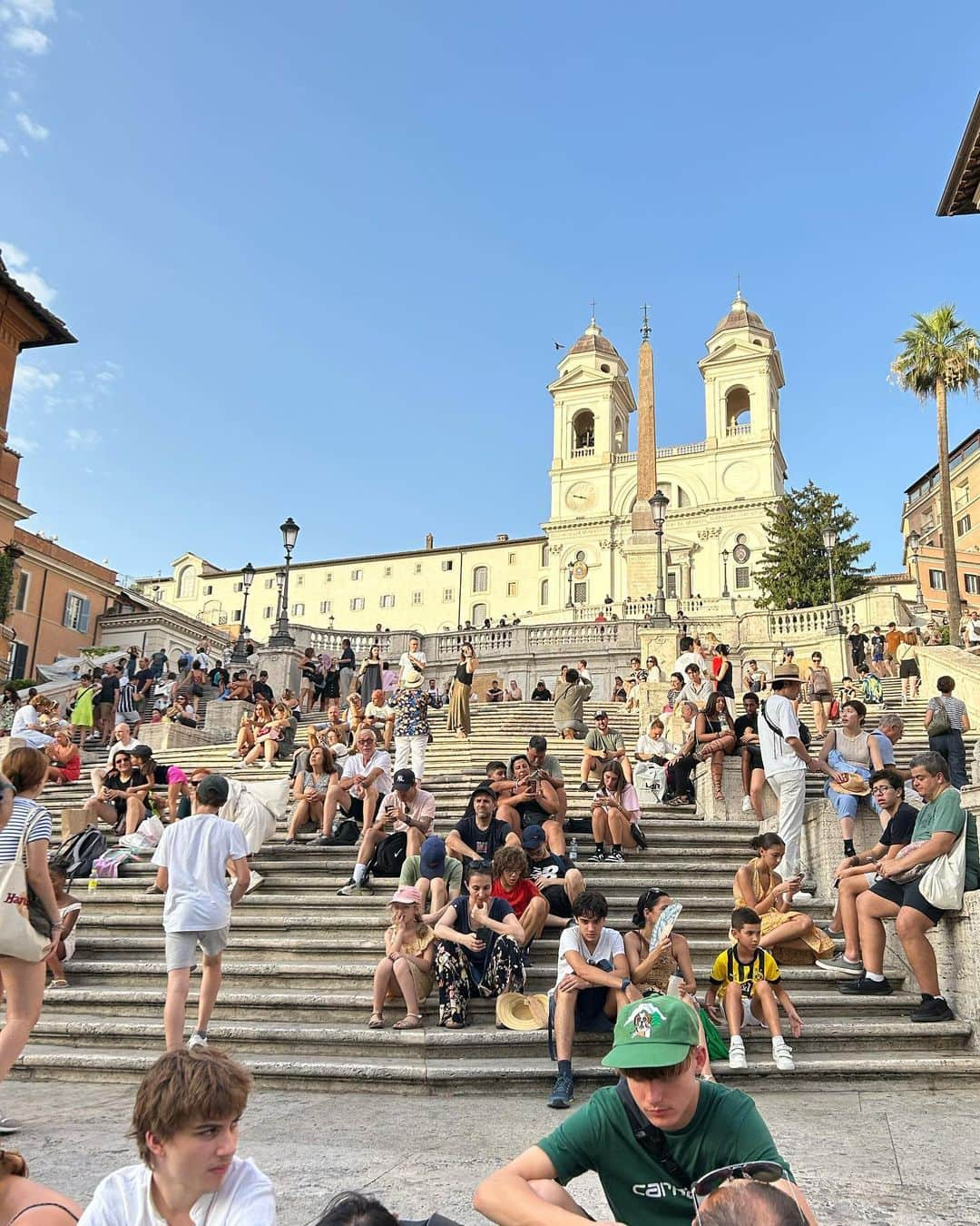 りせさんのインスタグラム写真 - (りせInstagram)「📍イタリア🇮🇹ローマ  気温40℃越えで 倒れそうだった😂  🧡コロッセオ 💛真実の口 💚トレビの泉 🩵スペイン広場  行きたいところ全部行けたし 歴史も勉強できたから よかった！  イタリアはとにかく ご飯が美味しい💗  ハートのピザ可愛いし パスタもジェラートも 美味しすぎたな❤️‍🔥  トレビの泉でコイン投げたから また戻って来れるはず！  詳細はYouTubeに載ってるから ぜひローマ編見てみてね💕」10月1日 11時11分 - 1209rise