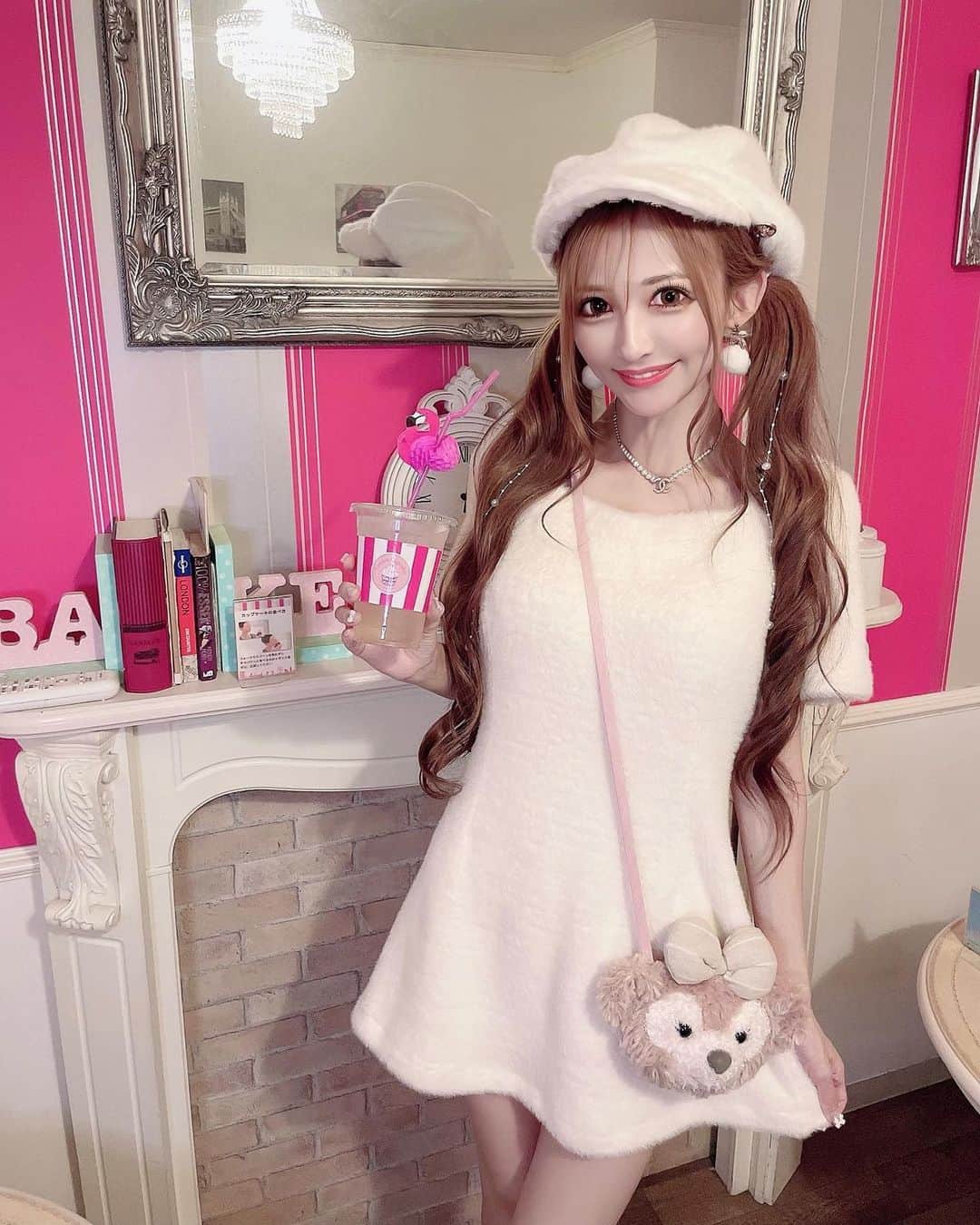 寿リリカさんのインスタグラム写真 - (寿リリカInstagram)「♡ ふわふわぱふすりミニワンピ👗💕 ♡ 白いふあふあのお洋服だいすき🤍🤍🤍😍 ♡ MIIAが小柄さんでも綺麗に着られるブランドにリニューアルしたの🥰💕 丈感、ウエスト、肩周りが小柄さん向けにこだわってつくってあるからぶかぶかにならずにサイズぴったりうれしい💓💓 ♡ @miia_official #MIIA #あざとフェミニン #美シルエット #小柄コーデ #pr」10月1日 11時22分 - ririkakotobuki