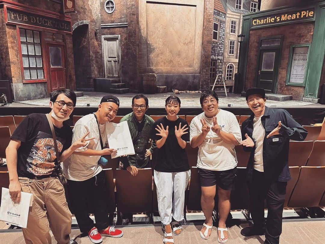 長田庄平さんのインスタグラム写真 - (長田庄平Instagram)「ヨーロッパ企画25周年公演「切り裂かない攫いはするジャック」観劇して来ました！面白すぎて心攫われました！ えぐいセリフえぐい演出えぐいです ユビサックヒロインの藤谷理子ちゃんが輝いてました！ 単独の演出してもらってる諏訪さんが大きい声出してました！  #ヨーロッパ企画 #切り裂かないけど攫いはするジャック」10月1日 11時23分 - osadashouhei