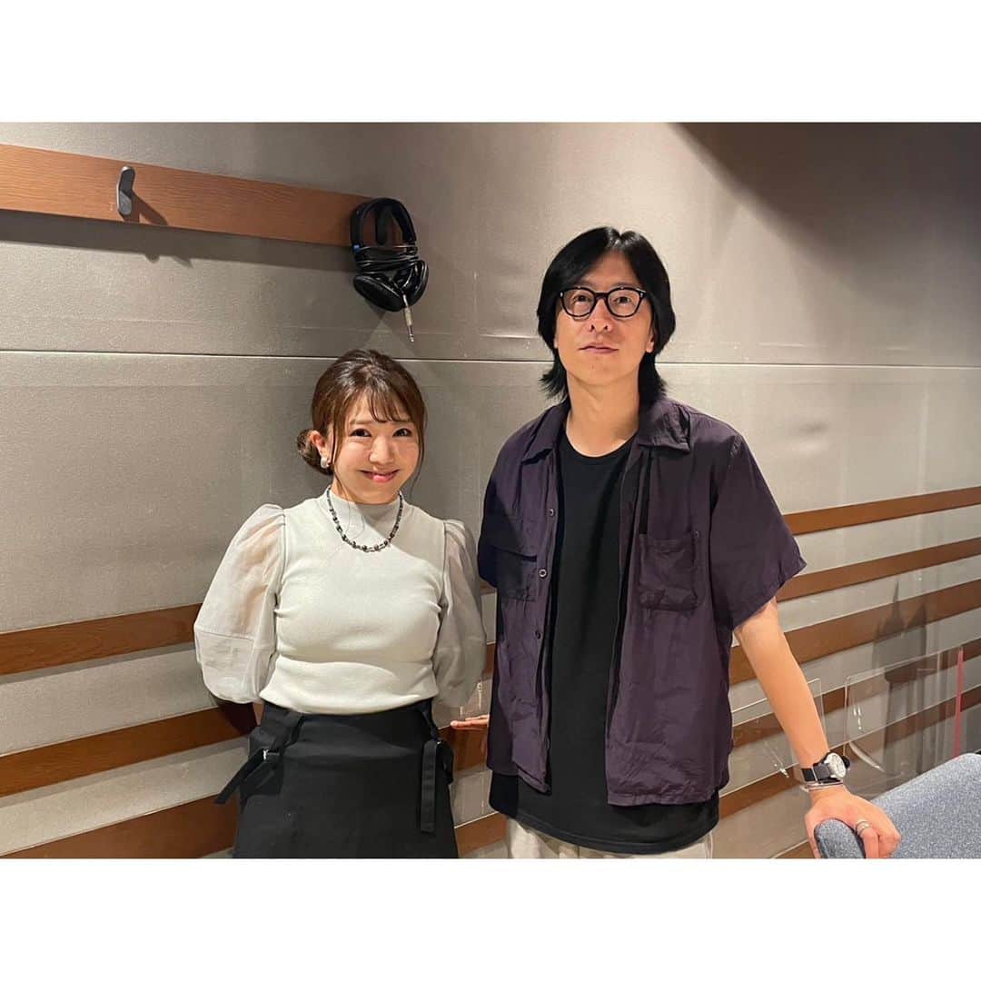 のインスタグラム：「・ 9月27日は「ファッション&スタイリング」にレコレール✨ とはいえ、この番組は全国でいろんな性別・年代の方が聞いてくださっているので 女性向けの「今年の秋冬トレンド！」とかも押さえつつ 「オシャレな人は要は何が違うの？」ということを パーソナルスタイリストの杉山律子さんにお話ししてもらい 男女問わず明日から取り入れられるワンランク上のスタイリングをお勉強しました😌  28日（木曜）は 「お月見」レコレール🌕 月見文化研究家の渥美まいこさんに お月見の歴史や楽しみ方をたっぷりと😌  更に、空にまつわる曲が多い！？ ストレイテナー・ホリエアツシさんがゲストでした！ バンド結成25周年のことや、 お月見のことも（笑）たくさんお話ししてもらいました☺️ 15日の武道館、行く方は思いっきり楽しんできてください！  ファッションにまつわる音楽、 月にまつわる音楽、 テーマに沿って番組の雰囲気がガラリと変わるのが面白い😌✨ 月ソングはほんと、名曲だらけだなあぁー。  聞き逃した方はradikoのタイムフリーで！ （写真いくつか載せ忘れていたので再投稿です。さっき👍くださった方すみません🙇）」
