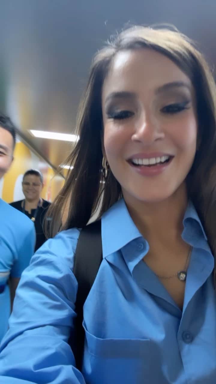 Claudia Leitteのインスタグラム：「Conseguimos! 🥹🙌🏻 Deus é bom! Assista aos stories.  Fiz show em Maringá, foi incrível…entrei num avião pra Campinas e consegui pegar o voo, faltando menos de 5 min para encerrar o embarque! 👊🏻 Vou ver minha família 🥹」