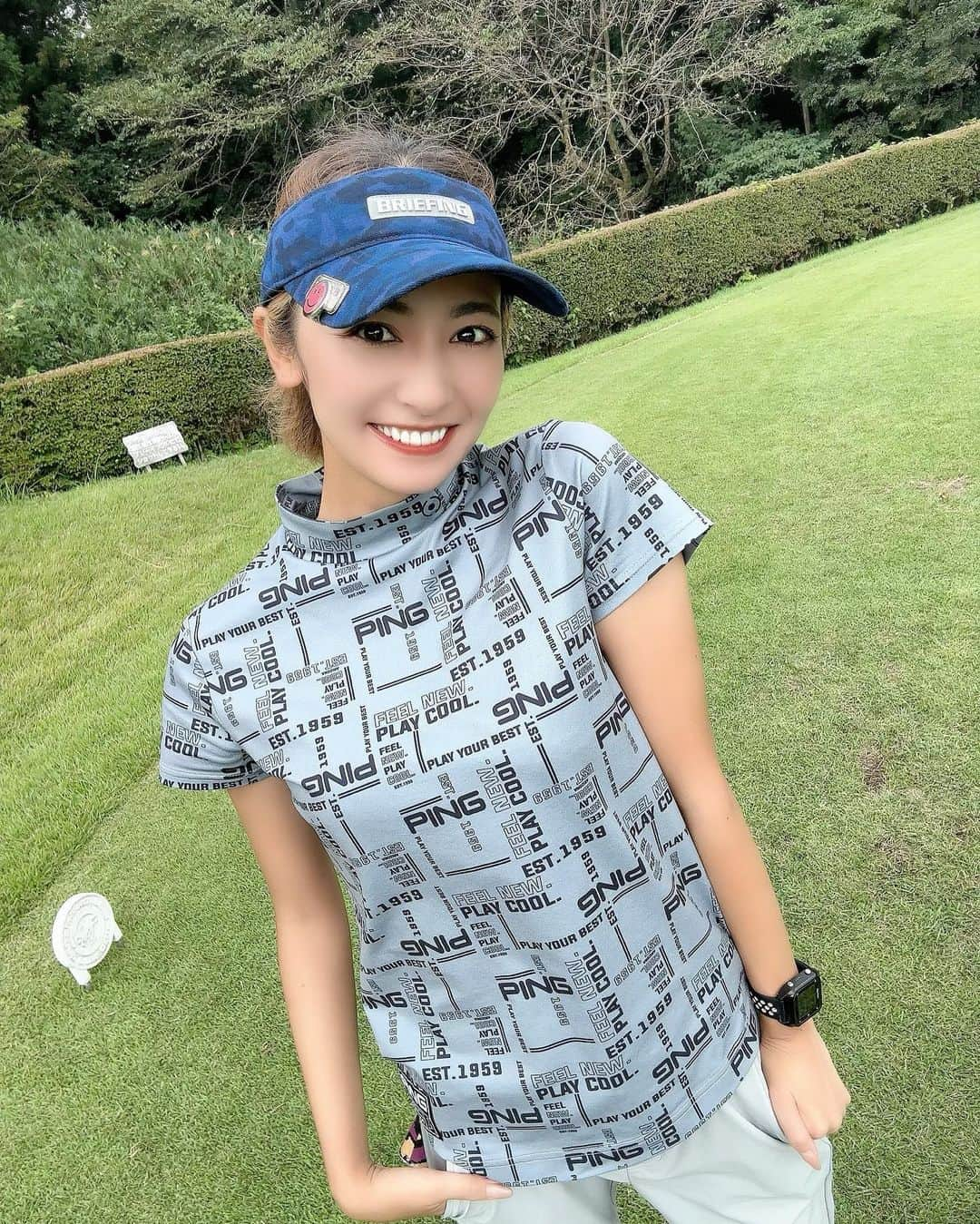 近藤みやびのインスタグラム：「@pingapparel_japan コーデ❤️ パンツでカッコよく⛳️ ゴルフうまそーに見えるでしょ🤣  実際はこの日108🥲  #近藤みやび #みやび脚 #埼玉 #所沢 #ゴルフ #ゴルフ女子 #ゴルフコーデ #ping #アパレル #youtube」