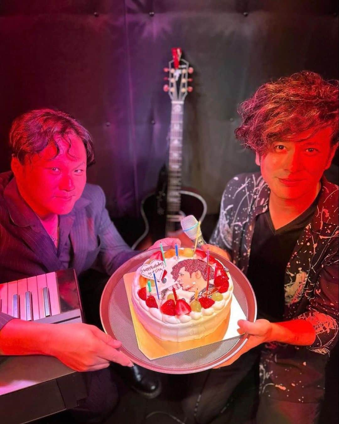 川島ケイジのインスタグラム：「川島ケイジLIVE in AMAGASAKI お越しくださった皆さま本当にありがとうございました  いつも温かく迎えてくださる貴子さん忠男さんには 心から感謝です  少しずつ着実に皆さんに 残心出来ている実感があります  新曲も喜んで貰えて良かった もっともっと作ります  名倉くんもいつも素晴らしい ピアノをありがとう  #川島ケイジ  #名倉学 #REDLIGHT #尼崎 #lkjアカデミー阪神尼崎校  #残心」