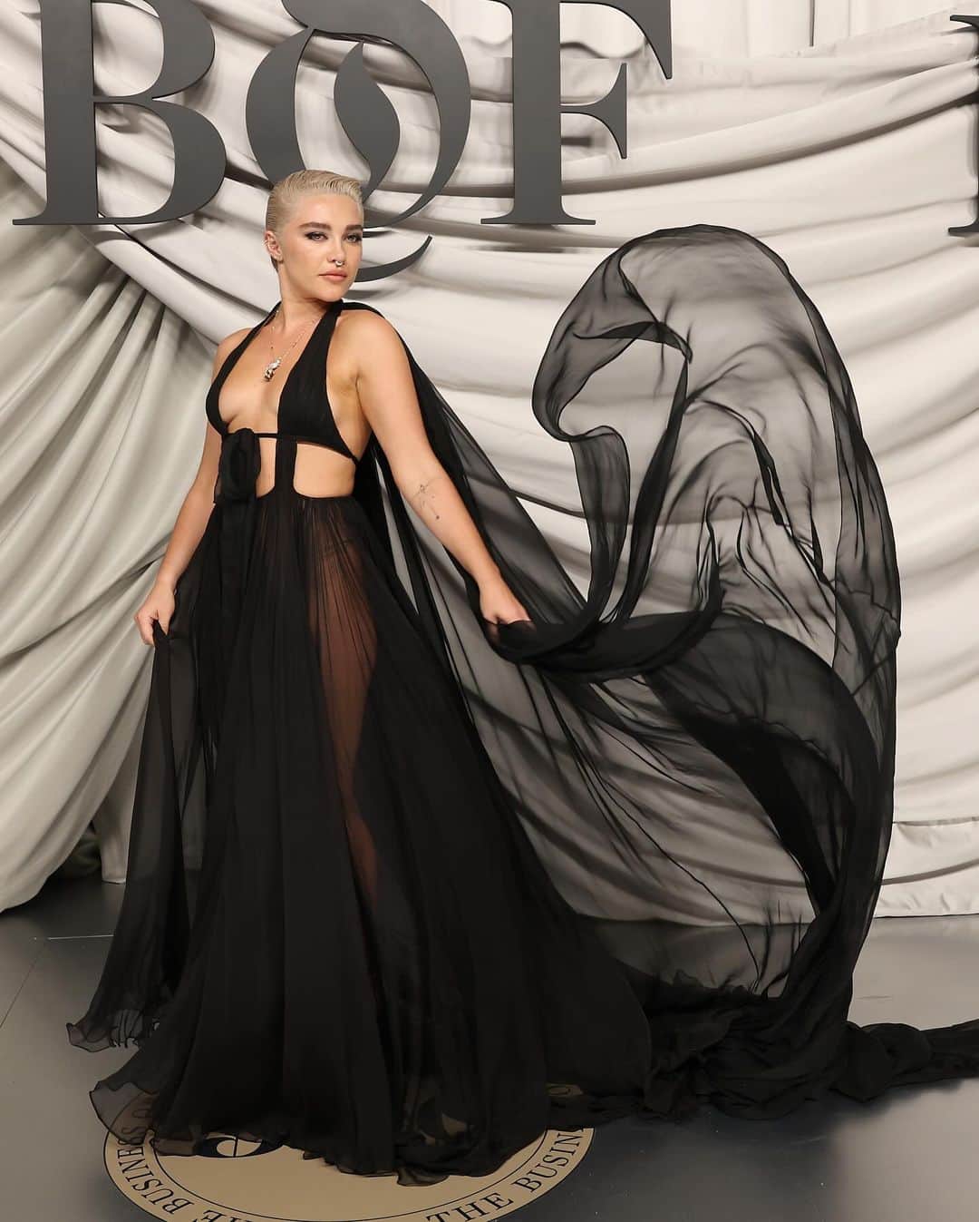 Just Jaredさんのインスタグラム写真 - (Just JaredInstagram)「Florence Pugh brought some drama to the red carpet with her sheer Valentino gown at the #BoF500 Gala during Paris Fashion Week. More photos on JustJared.com! #FlorencePugh #Valentino Photos: Getty」10月1日 11時48分 - justjared
