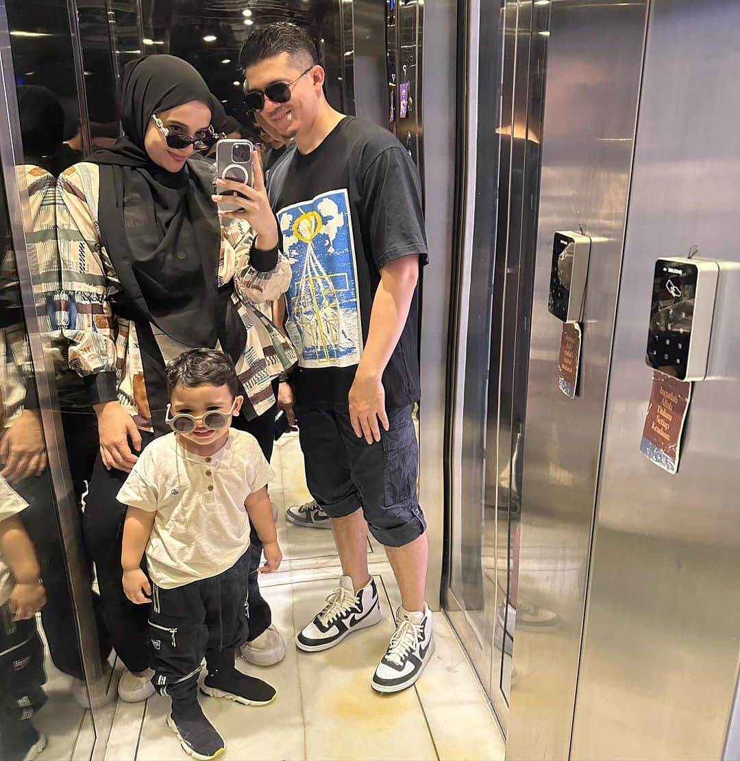 Zaskia Sungkarのインスタグラム：「🖤」