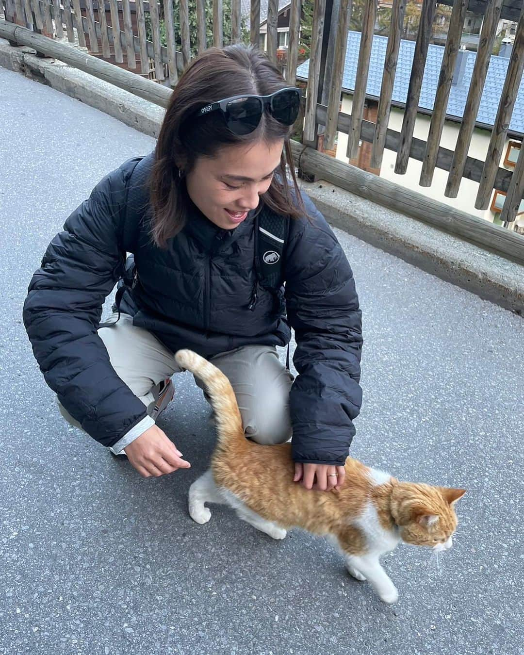 林えみりさんのインスタグラム写真 - (林えみりInstagram)「ツェルマットでの思い出🇨🇭⛰️ 日本で言えば富士山級の山に登山鉄道で気軽に上がれるスイス。  このスケールの景色の中をこんなに手軽に見れるなんて、 スイスってすごくいいなぁ。  #switzerlandtravel  #zermatt #スイス#スイス旅行 #ツェルマット」10月1日 11時59分 - emiri_konatsu