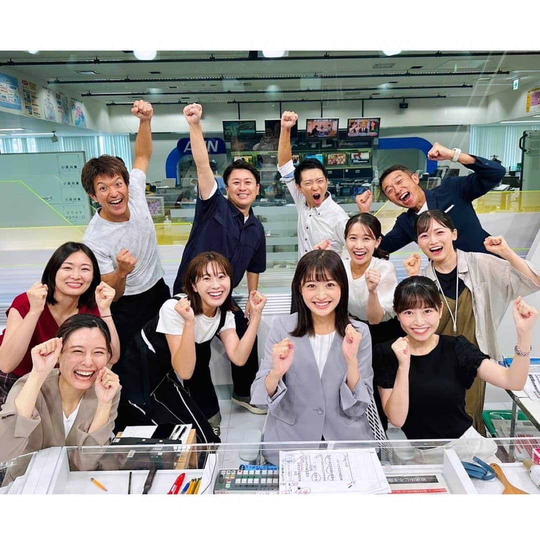 上坂嵩さんのインスタグラム写真 - (上坂嵩Instagram)「初鳴き🐣 . 先日、メ〜テレ新人アナウンサーの #尾形杏奈 アナと #松崎杏香 アナが ニュースデビュー！🔰 いわゆる 「初鳴き」を終えました✨ . 真摯に研修に臨む姿が印象的な二人、 落ち着いて、力を発揮していました！ . ２人はこれから #ドデスカ などで活躍してきます。 応援よろしくお願いします‼️ . . #佐藤裕二 #竹田基起 #堂野浩久 #望木聡子 #島津咲苗 #南雲穂波 #小松崎花菜 #石井祐里枝 #メーテレ #ドデスカプラス #ドデプラ #アナウンサー #フィールドキャスター #ニュースワード #SDGsビジネスマスター #社会調査士 #スピーチコンサルタント #スピーチ #トーク #話し方 #スピーチトレーナー #スピーチライター #上坂嵩」10月1日 11時51分 - takashi_uesaka_nbn