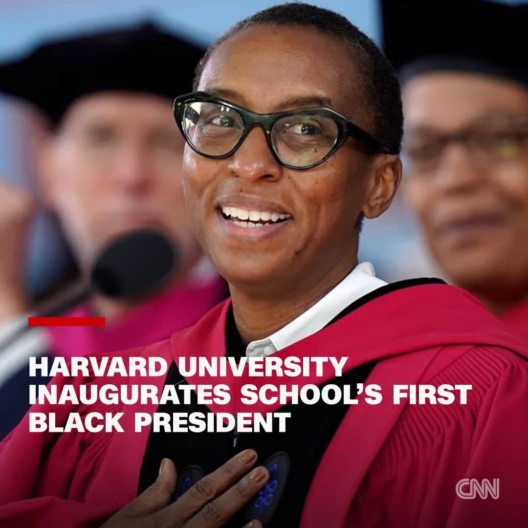 CNNさんのインスタグラム写真 - (CNNInstagram)「In a historic first, Harvard University inaugurated new president Claudine Gay, the first Black person and second woman to lead the university.  “I stand before you on this stage with the weight and the honor of being a first,” Gay told an audience huddled under umbrellas and windbreakers, as rain poured down on the inauguration ceremony in Cambridge.  Gay is the 30th president since Harvard University’s founding in 1640. Gay received her Ph.D. in government from Harvard in 1998 and joined the Harvard faculty in 2006.  Click the link in our bio for more.  📸: Steven Senne/AP」10月1日 23時11分 - cnn