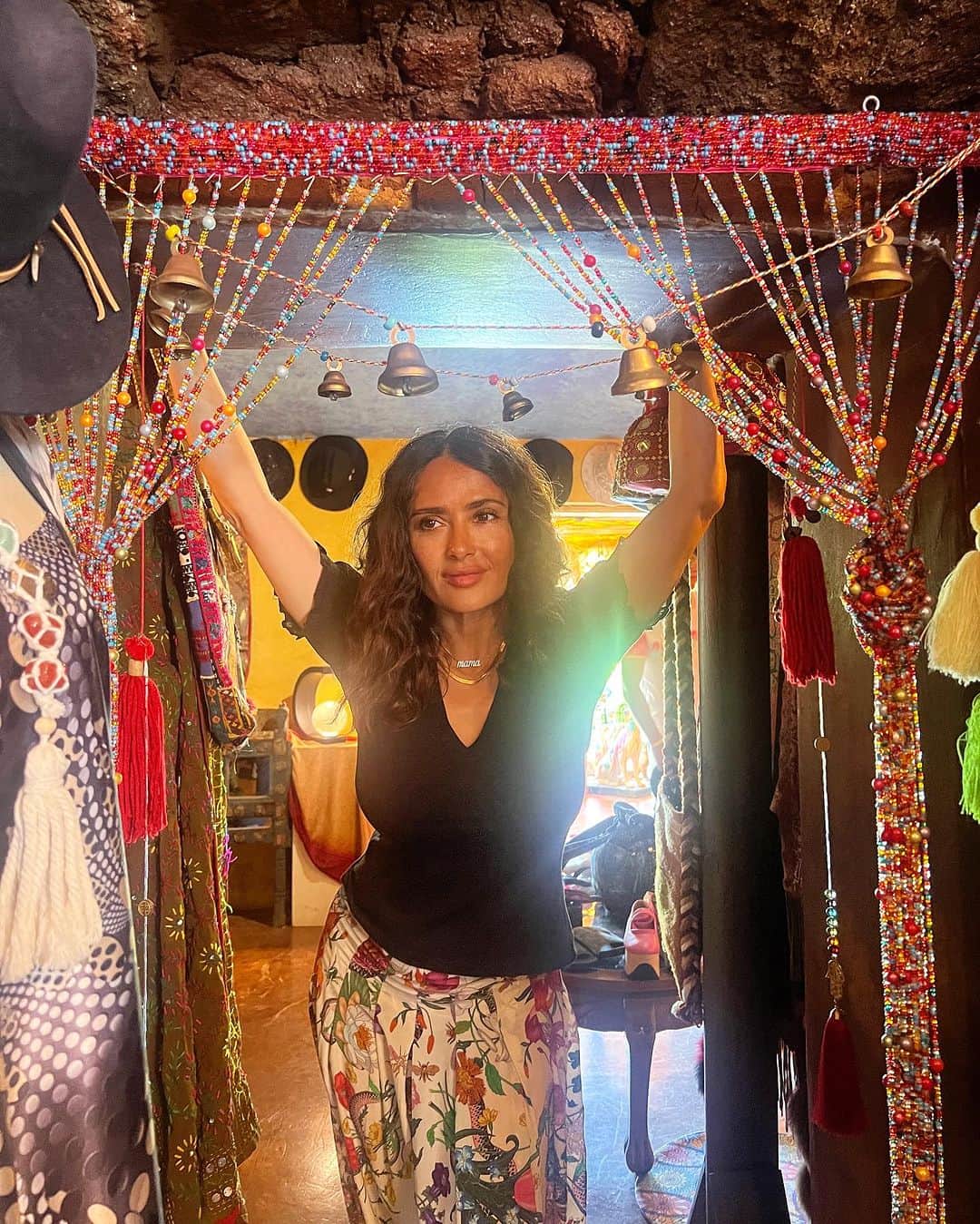 のインスタグラム：「Besame mucho store in Todos Santos. @besamemuchobazaar #shopping   🎵 #fleetwoodmac」