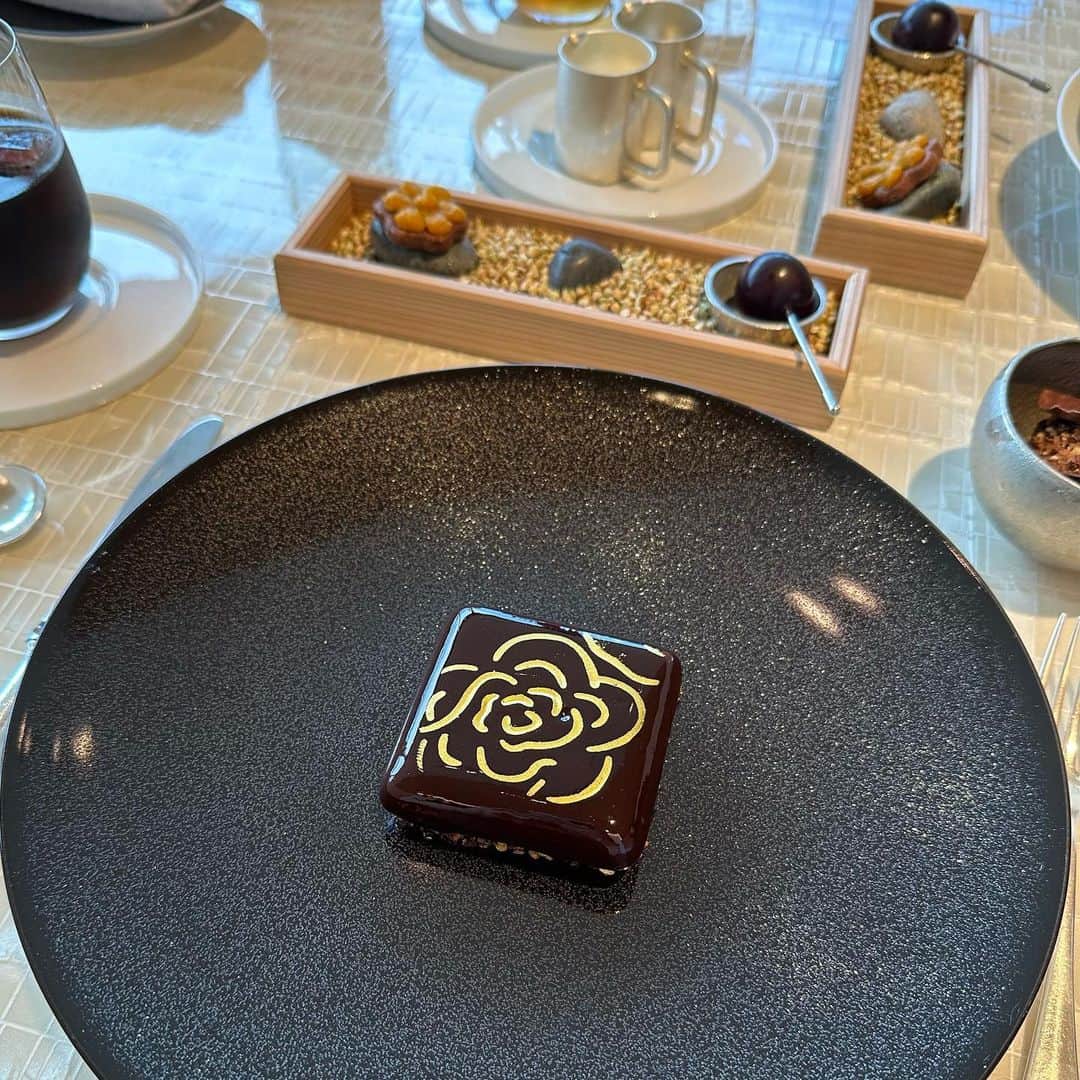 のインスタグラム：「.  ©️🖤  #CHANEL #beige #beigealainducasse  #beigealainducassetokyo #gianza #銀座カフェ #銀座グルメ」