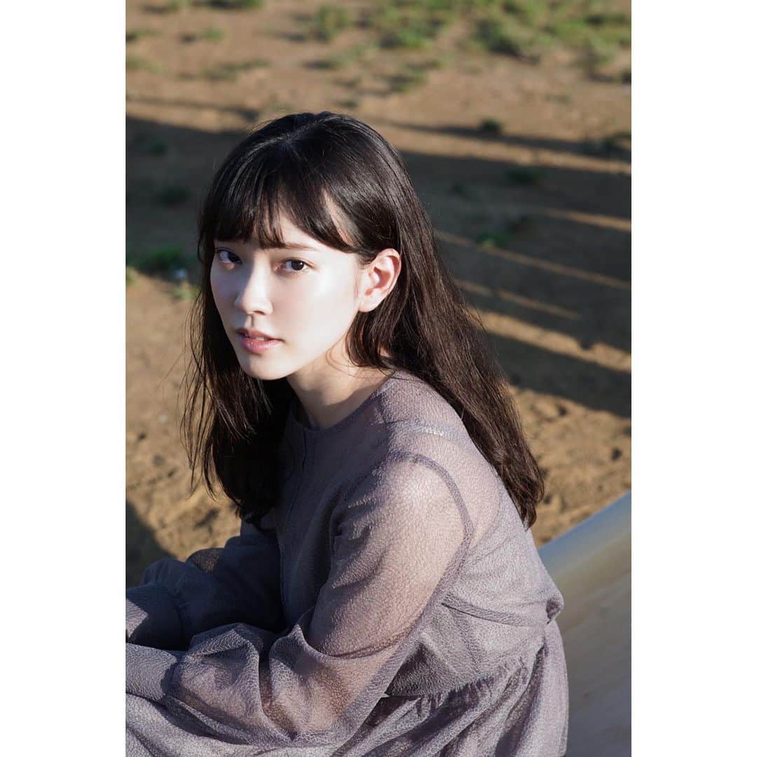 小向なるのインスタグラム：「. 信頼する方たちに 今の私を 撮っていただきました🌹🕊  📸 @insta_moriishi  　　@varu1020_  💄 @minamisa10  👗 @kaene_official   #kaene #dress #summer #sea  #japanese #girl #portrait」