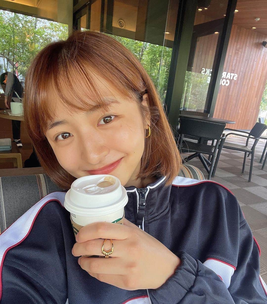 浜崎香帆さんのインスタグラム写真 - (浜崎香帆Instagram)「-----  朝起きてすぐ #朝カフェ した日☀️ 朝×テラス×コーヒー 最高じゃん  #朝活  #コーヒー #スタバ  #博多の森」10月1日 21時42分 - kaho_hamasaki_tpd