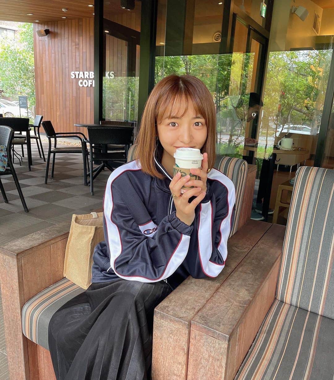 浜崎香帆さんのインスタグラム写真 - (浜崎香帆Instagram)「-----  朝起きてすぐ #朝カフェ した日☀️ 朝×テラス×コーヒー 最高じゃん  #朝活  #コーヒー #スタバ  #博多の森」10月1日 21時42分 - kaho_hamasaki_tpd