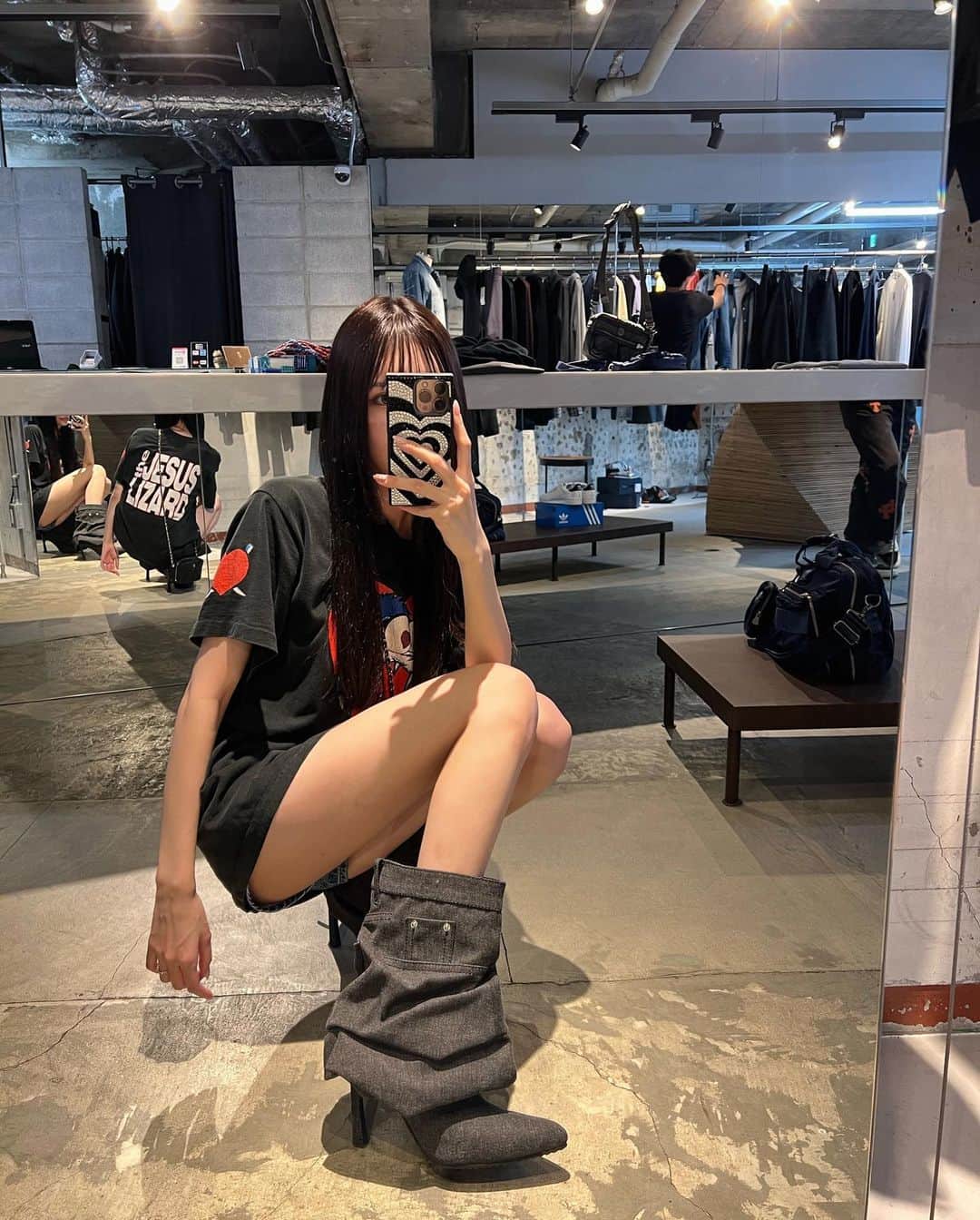 Ayakaのインスタグラム：「. #ootd 🤍🩶」