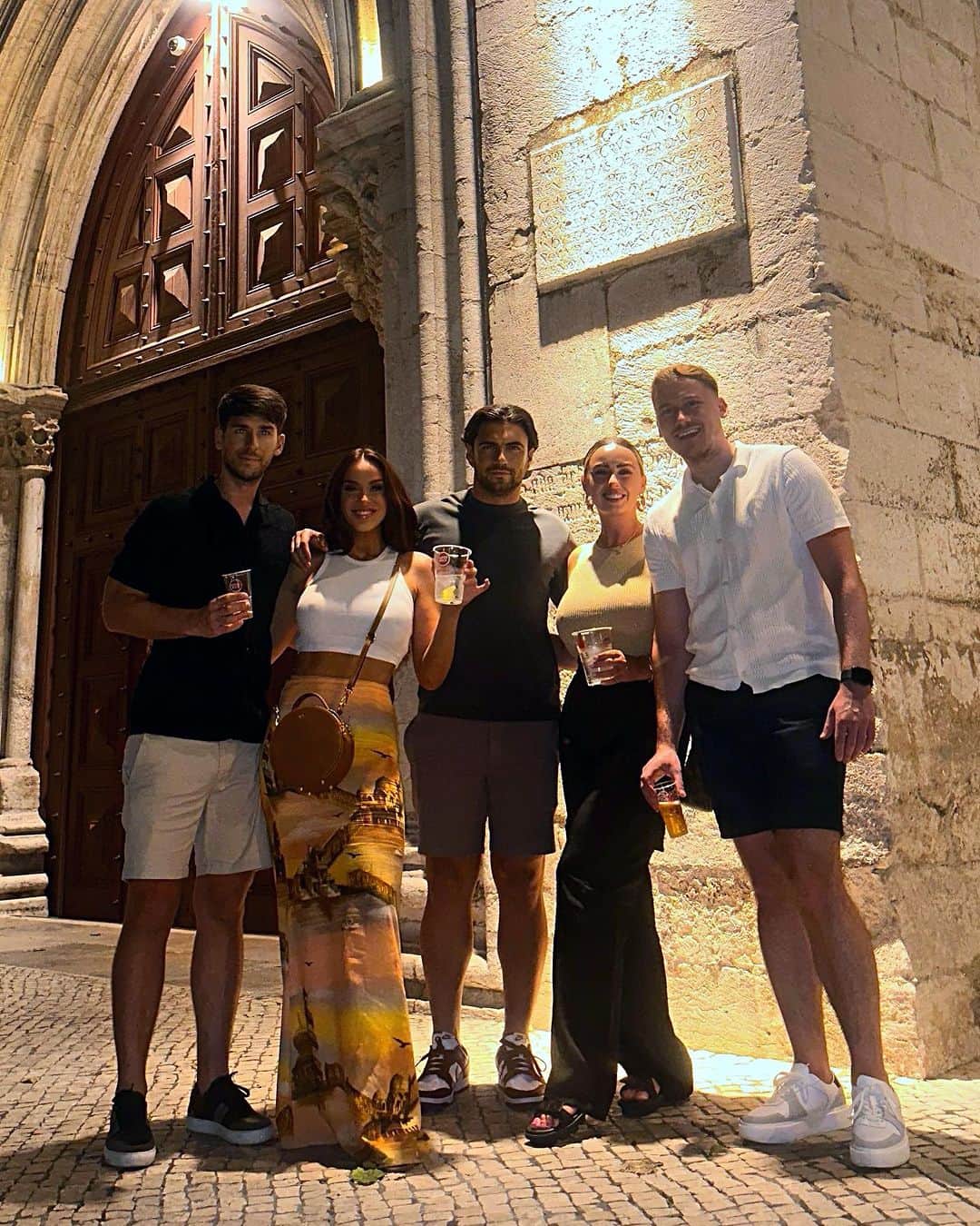 ヴィッキー・パティソンさんのインスタグラム写真 - (ヴィッキー・パティソンInstagram)「Little bit of Lisboa... 🇵🇹🍹  So far, absolutely BEST trip!!! Just loads of lols with some of my favourite people in the world!!! 😍🥹 Full itinerary will be over on @vickysvacays when I get home so make sure you're following BUTTTT for now, here are some of my must do's:   - have breakfast at @dearbreakfast.. there are a few and we ate in the one in alfama- soooo so nice! Make sure you make a reservation as they're chocker!!! Oh and get the chipotle shakshuka.. 🤤 - if you're looking for cute and different ways to see the city try a tuk tuk tour or a @thetipsytour!!! We LOVED them and saw parts of Lisbon we never would have seen otherwise! (More on the tipsy tour on @vickysvacays as that deserves its own moment 😂)  - eat in @seenlisboa and drink in @skybarlisboa- both located in the Tivoli hotel and honestly they're just stunning- and the food was fab!!   Ok, we're off to enjoy the rest of our trip and I promise proper paris recommendations and my rest of my Lisbon ones are coming soon.. 🍹💕  Ps outfits are tagged but they're all from cute little brands that deserve some love so make sure you're following @stylecheat @wanderdoll_ and @milliemodelli 💜」10月1日 21時49分 - vickypattison