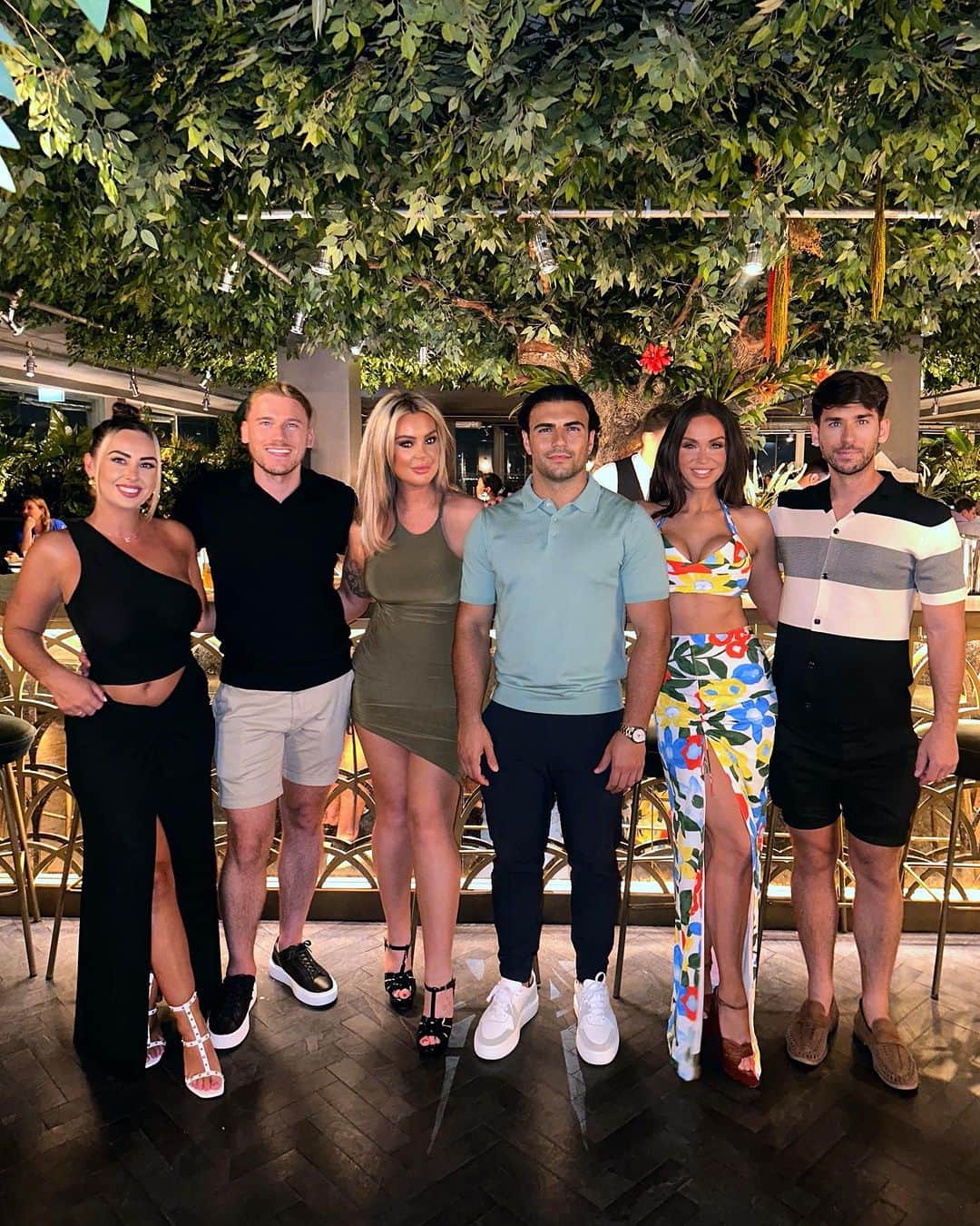 ヴィッキー・パティソンさんのインスタグラム写真 - (ヴィッキー・パティソンInstagram)「Little bit of Lisboa... 🇵🇹🍹  So far, absolutely BEST trip!!! Just loads of lols with some of my favourite people in the world!!! 😍🥹 Full itinerary will be over on @vickysvacays when I get home so make sure you're following BUTTTT for now, here are some of my must do's:   - have breakfast at @dearbreakfast.. there are a few and we ate in the one in alfama- soooo so nice! Make sure you make a reservation as they're chocker!!! Oh and get the chipotle shakshuka.. 🤤 - if you're looking for cute and different ways to see the city try a tuk tuk tour or a @thetipsytour!!! We LOVED them and saw parts of Lisbon we never would have seen otherwise! (More on the tipsy tour on @vickysvacays as that deserves its own moment 😂)  - eat in @seenlisboa and drink in @skybarlisboa- both located in the Tivoli hotel and honestly they're just stunning- and the food was fab!!   Ok, we're off to enjoy the rest of our trip and I promise proper paris recommendations and my rest of my Lisbon ones are coming soon.. 🍹💕  Ps outfits are tagged but they're all from cute little brands that deserve some love so make sure you're following @stylecheat @wanderdoll_ and @milliemodelli 💜」10月1日 21時49分 - vickypattison