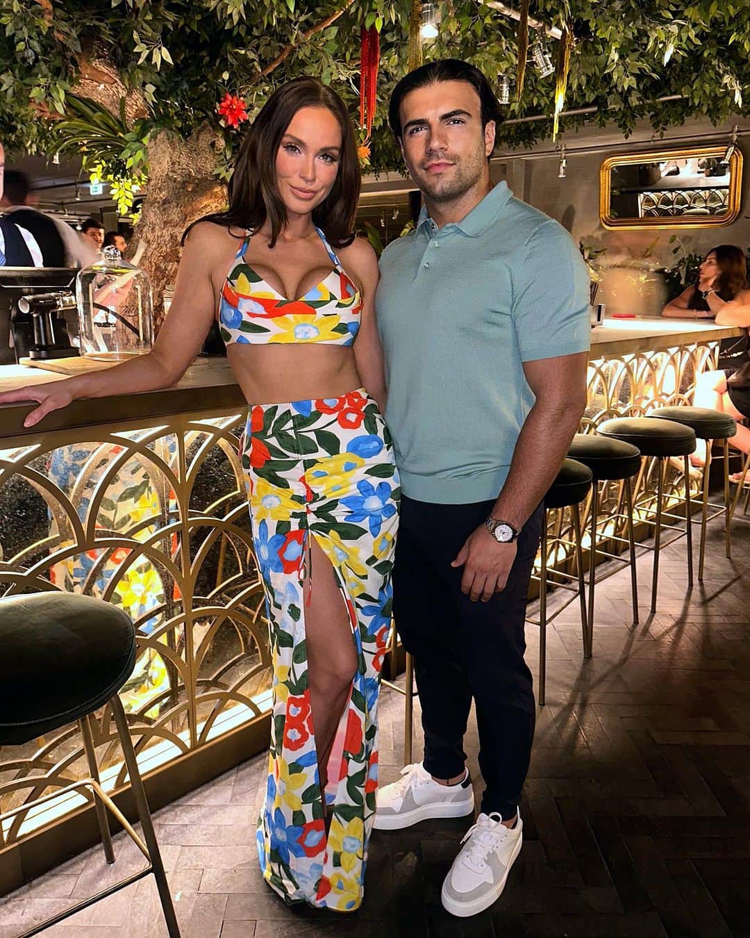 ヴィッキー・パティソンさんのインスタグラム写真 - (ヴィッキー・パティソンInstagram)「Little bit of Lisboa... 🇵🇹🍹  So far, absolutely BEST trip!!! Just loads of lols with some of my favourite people in the world!!! 😍🥹 Full itinerary will be over on @vickysvacays when I get home so make sure you're following BUTTTT for now, here are some of my must do's:   - have breakfast at @dearbreakfast.. there are a few and we ate in the one in alfama- soooo so nice! Make sure you make a reservation as they're chocker!!! Oh and get the chipotle shakshuka.. 🤤 - if you're looking for cute and different ways to see the city try a tuk tuk tour or a @thetipsytour!!! We LOVED them and saw parts of Lisbon we never would have seen otherwise! (More on the tipsy tour on @vickysvacays as that deserves its own moment 😂)  - eat in @seenlisboa and drink in @skybarlisboa- both located in the Tivoli hotel and honestly they're just stunning- and the food was fab!!   Ok, we're off to enjoy the rest of our trip and I promise proper paris recommendations and my rest of my Lisbon ones are coming soon.. 🍹💕  Ps outfits are tagged but they're all from cute little brands that deserve some love so make sure you're following @stylecheat @wanderdoll_ and @milliemodelli 💜」10月1日 21時49分 - vickypattison