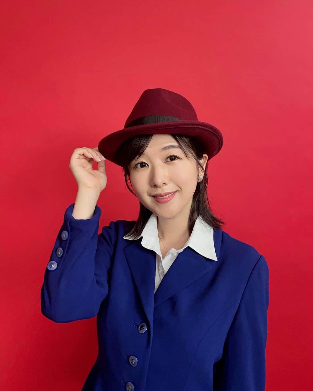 茅野愛衣のインスタグラム：「江戸川乱歩朗読劇　幻調乱歩2 『自決スル幼魚永久機関』 ご来場頂いた皆さま！配信のみなさま！ありがとうございました🙇‍♀️  私なりの時子さん、如何でしたでしょうか？ 挑戦が多い難しい役だったのですが、終わってみたら楽しかったー！なスッキリした気持ちです！  音楽チームの生演奏とアンサンブルの方々が、それはそれは素晴らしく、4公演駆け抜けた皆さまに拍手👏👏👏  舞台上ではあんまりはしゃげなかったので、ここにいろんなポーズの写真を残しておきますね！ みんなはどの写真がお好みですか？笑（茅）」