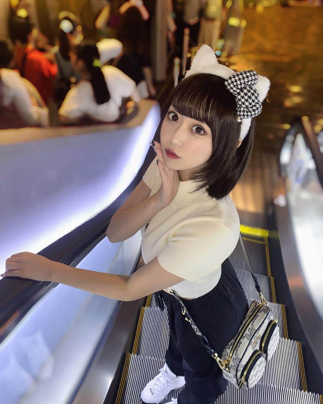 MI-MIのインスタグラム：「ピューロの写真沢山だから いっぱい載せちゃう〜〜🩵  #サンリオピューロランド #サンリオ #sanrio #sanriopuroland #ピューロ #キティちゃん #キティちゃんグッズ #zaraコーデ #黒髪ボブ #ボブヘア」