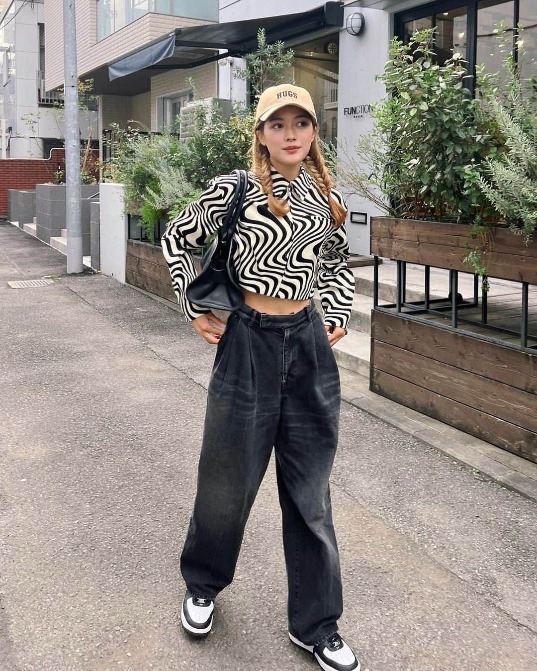 安田愛音さんのインスタグラム写真 - (安田愛音Instagram)「#aine_code  tops @sly_official  bottom @undercover_lab  bag @harunobumurata   髪色、みんな褒めてくれる🥲💕 絶妙な色でお気に入りだから ぜったいぜったいまた戻すんだ〜！！  #sly#undercover #ハイトーン」10月1日 21時55分 - ainee.y