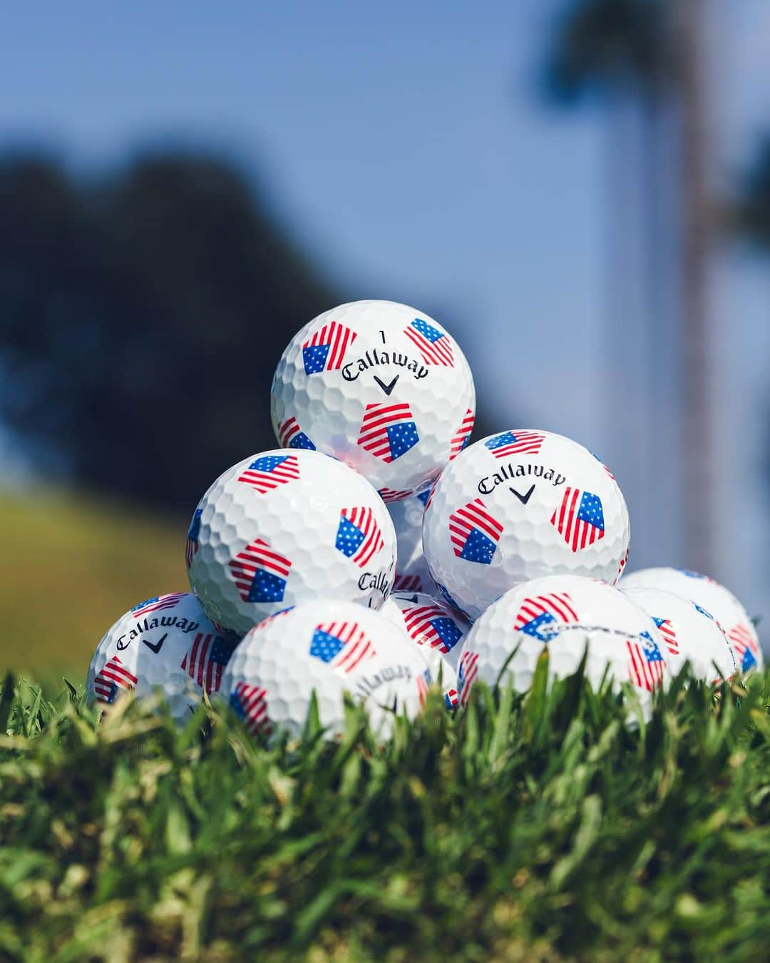 ジョン・ラームさんのインスタグラム写真 - (ジョン・ラームInstagram)「🇺🇸🇪🇺 Ball Giveaway. See below how you can win 2 dozen USA or Europe Truvis Balls:  -Follow @callawaygolf -Comment below which one you want (USA or Europe) -Tag a friend  Giveaway ends 10/4. Must be following to be eligible. 2 lucky winners will be chosen.」10月1日 21時57分 - callawaygolf