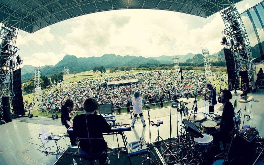 yamaさんのインスタグラム写真 - (yamaInstagram)「今日は阿蘇ロック 初熊本ライブ！自然も空気も音も最高で楽しかった。笑ってる写真多い。ありがとう  また会おう  photo by @yamada_mphoto」10月1日 21時58分 - ya.ma_00