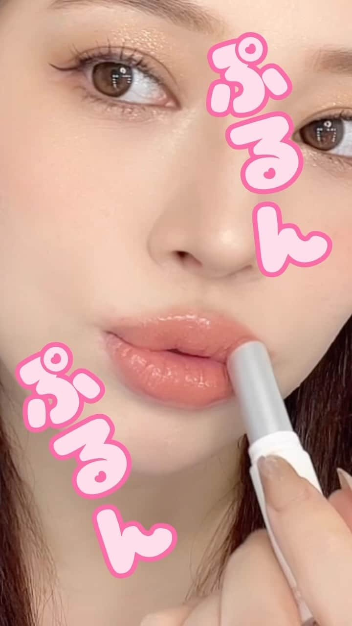 NANAMIのインスタグラム：「それどこのコスメ？聞かれちゃう最近のベスト3✨ #コスメ #メイク #makeup #MAKE #美容#ローラメルシエ  #コスメ紹介 #コスメ好きさんと繋がりたい #romand  #YouTuber #ロムアンド#マキアージュ #lauramercier #チーク#リップ#アイシャドウ#アイメイク #メイク動画」