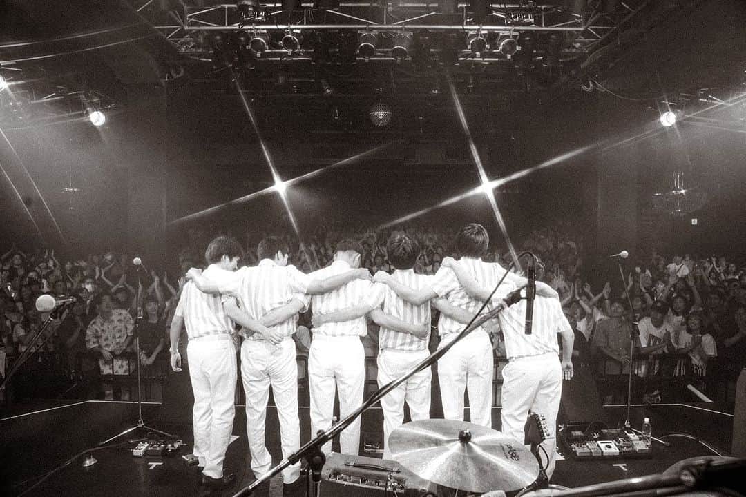 のインスタグラム：「２日目！！！🌟初の 神奈川ワンマン公演🎉YOKOHAMA BAY HALLにお越しいただいたみなさん、ありがとうございました🌊次回は１０月４日（水）北海道：PENNYLANE 24👻 会場でお会いしましょう🙌  📸 @asmnbok   #nevreyoungbeach #ネバーヤングビーチ」
