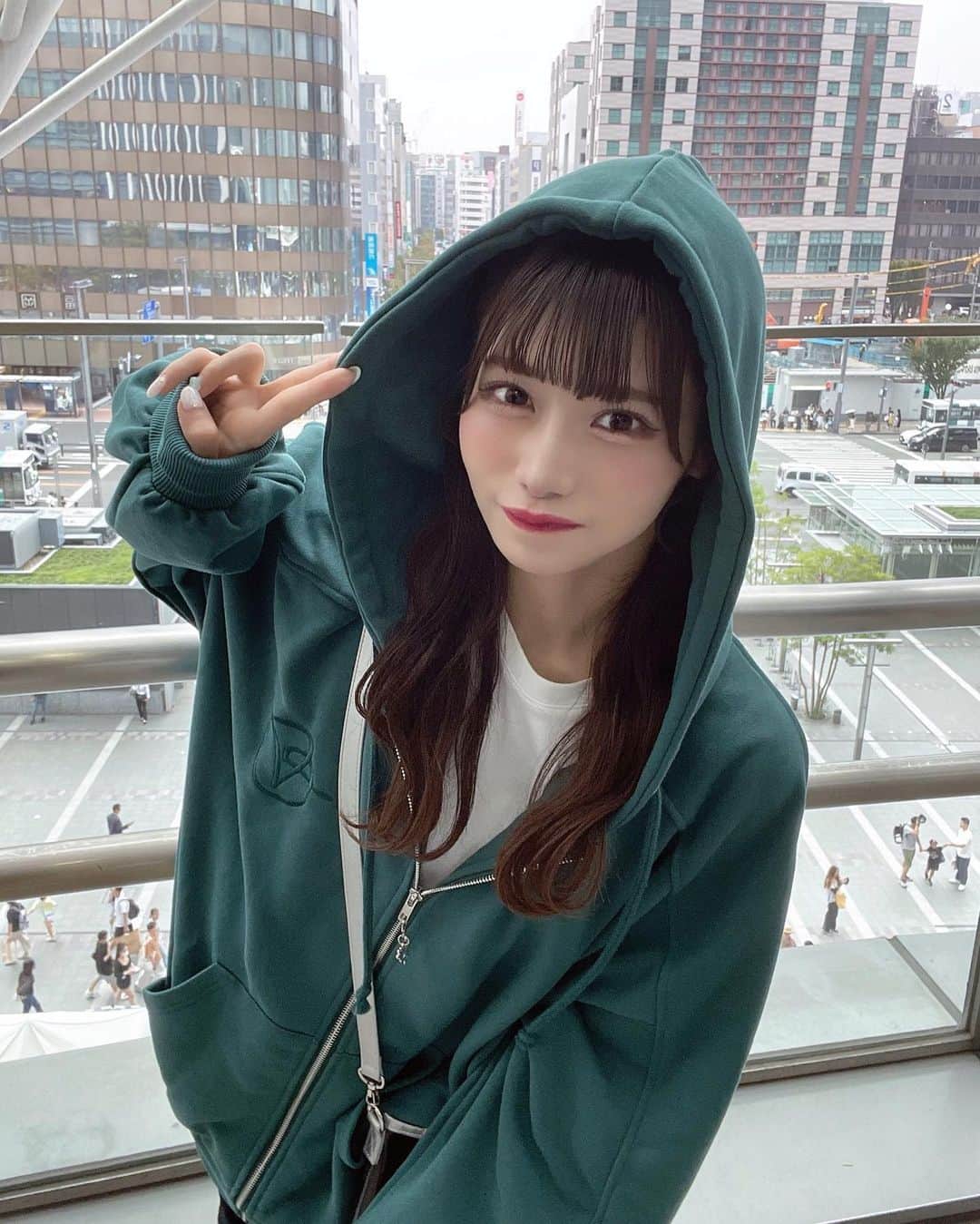 菖蒲まりんのインスタグラム：「福岡また行くぞー！✈️思い出10選߹𖥦߹   #envym  #博多 #福岡 #旅行 #遠征 #パーカー女子  #ootd  #green」