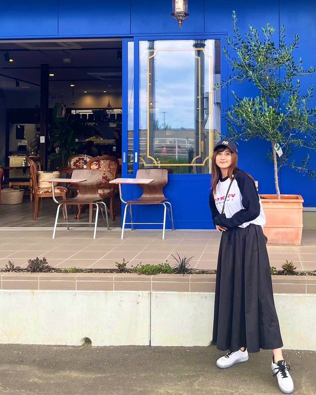 小松彩夏さんのインスタグラム写真 - (小松彩夏Instagram)「⁡ 先日、宮城県登米市にある【cafe arva】 @cafe_arva さんへランチへ🍽 ⁡ 今回は仙台からではなく 実家のある一関から向かいました🚘 ⁡ 一関から宮城県の北部は本当に近い👏 （といっても運転はお友達がしてくれてましたが😝笑） ⁡ まずはパスタを🍝 私はペペロンチーノにしました✨ ⁡ サラダもセットです🥗 ⁡ モチモチの麺にニンニクがしっかりきいていてとっても美味しかったです😋💕 ⁡ 食後のデザートはパンケーキ🥞✨ ⁡ これが本当にフワフワで お口の中が幸せでした🥰❤️ ⁡ お友達とシェアしたけど美味し過ぎて1人1つ余裕で食べられたねと話していました🤣🤣🤣 ⁡ お隣がお花屋さんだったのでお花を眺めながら食事を楽しめるのも嬉しかったです☺️💐 ⁡ 店内もおしゃれだし、テラス席もあったのでお天気のいい日は気持ちよさそう☀️🌱 ⁡ 一関からも仙台からも行きやすいのでお近くの方は 是非行ってみてくださいね😉❣️ ⁡ #仙台 #仙台ランチ #宮城県 #宮城 #宮城ランチ #宮城グルメ #仙台デート #仙台 #仙台市 #宮宮城 #仙台グルメ #ドライブ #カフェランチ #仙台カフェ #仙台パンケーキ #パンケーキ #🥞」10月1日 22時00分 - official_ayaka_502