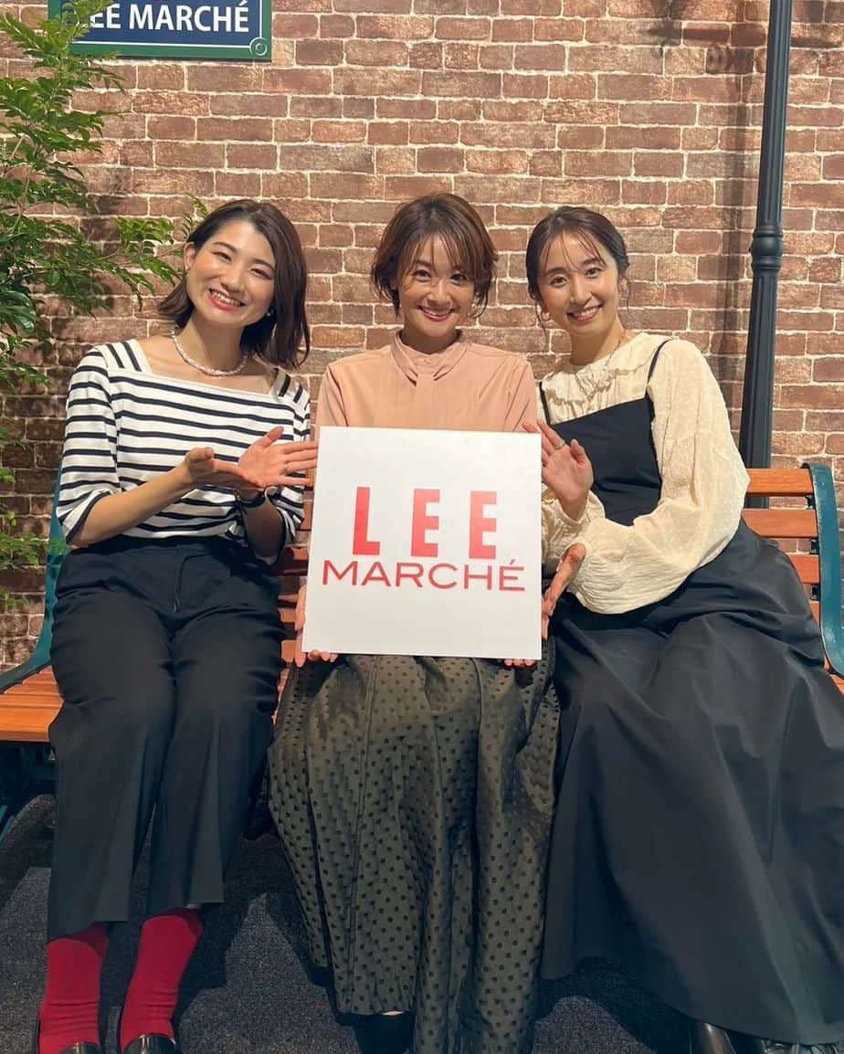 小野恵美さんのインスタグラム写真 - (小野恵美Instagram)「LEE創刊40周年記念パーティ🎉 @magazinelee 大盛況のイベントに参加してきました✨  なんと今回私は第一部、第二部のLEEマルシェステージ@leemarche 「五明祐子さんと福田麻琴さん@makoto087 のトークショー」にてMCを務めさせていただきました！✨  LEEの40年という長い歴史の節目の日を、この様な形で携わらせていただけたことを、心から光栄に思います🥹✨✨  会場にもたくさんのLEEキャラさん、100人隊の皆様、読者の皆様がいて直接お会いできたことが嬉しくて！ お声がけいただいたり、写真を撮ったり、本当に楽しかったな❤️  ライブ配信でご覧の方もお楽しみいただけましたか？  「LEEが好き」で繋がってる一体感、ゲストはもちろん、豪華な出演者の皆様からも、喜多編集長はじめ編集部の皆様やスタッフの方々みんなから伝わってきて、熱くなるものがありました。  これからのLEEも益々楽しみでしかたありません🩷  今日は本当にありがとうございました！  👗衣装  ブラウス&ワンピースともに @leemarche  💄ヘアメイク　 杉山えみさん @h.m_em  #magazineLEE #LEE40周年 #雑誌LEE #LEEキャラクター #フリーアナウンサー #MC #イベント #LEEマルシェ #leemarche #lee感謝祭」10月1日 22時06分 - onoemi_official