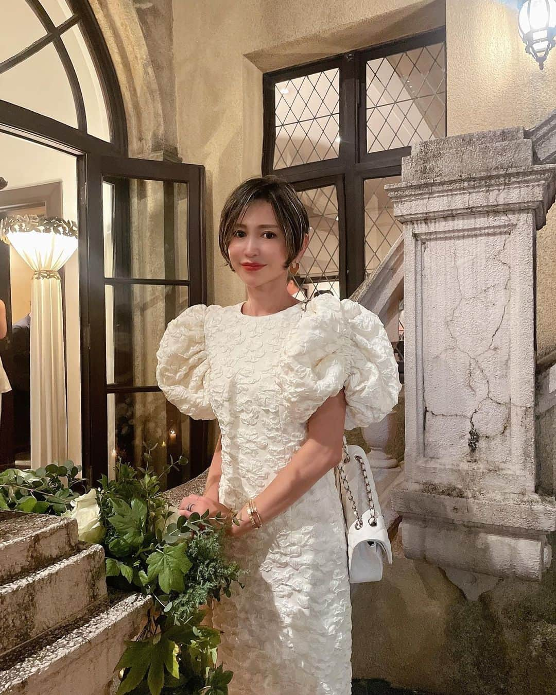 asami0510のインスタグラム：「ドレスコードは珍しく白🤍🕊️ #wedding」