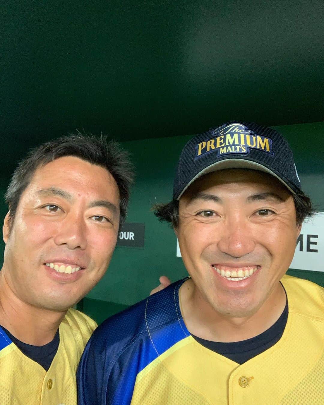 のインスタグラム：「引退しちゃったかぁ…  でもお疲れ様でした！　素晴らしい選手だったのは間違いないです  右に左によく打たれました😤 嫌いな選手の１人でした🤣  #横浜　#ベイスターズ　#ソフトバンク　#素晴らしい　#レジェンド　#引退　#内川聖一  #NPB  #⚾️  @koji19ueharaのフォローをお願いします  #上原浩治の雑談魂の登録を   http://www.koji-uehara.netにコメントを」