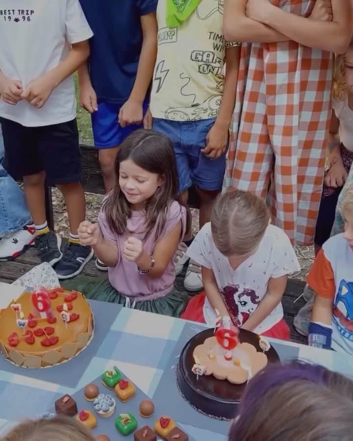 リュプカ・ゴイッチのインスタグラム：「#MariDana & #Veronika #birthdayparty 30.9.2023. 🤍🤍 #PrijateljiIzVrtica #NajdrazeLoptice 🍀」