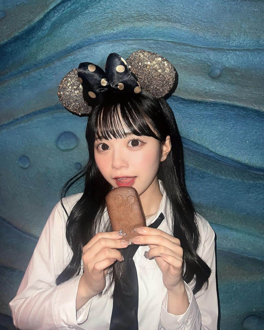 増田彩乃のインスタグラム：「ꕀ Disney 🐭ྀི ❤︎  前髪が終わっちゃっていますが 、、 ティラミスアイス美味しでした♩🍨  またまた @quinbelle_omotesando さんで 美容鍼をして頂いたらお肌の調子がすっごく よくなりました〜！有難うございました！🙇🏻‍♀️  10月も !! 皆様よろしくお願いします ꕀ 🤲🏻♡」