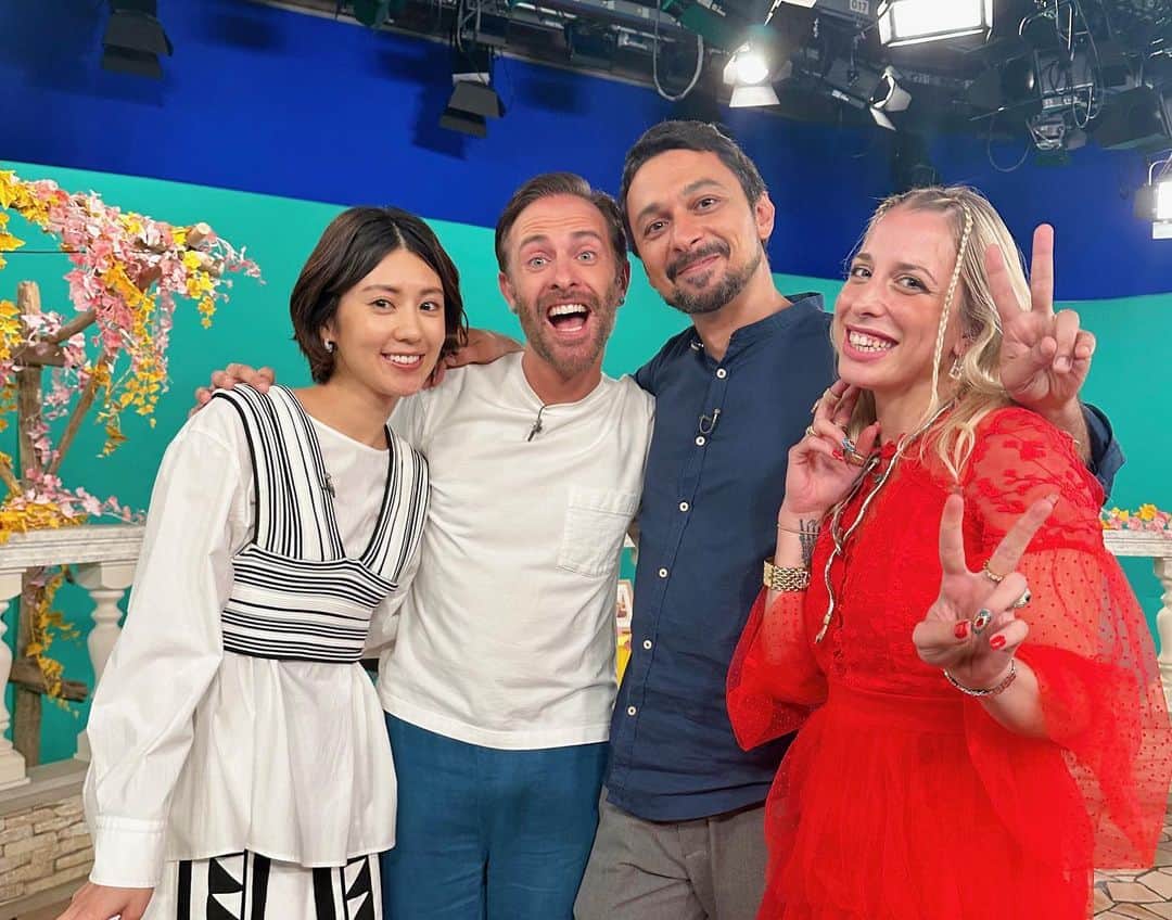 渡辺早織のインスタグラム：「Buonasera! 明日10/2 23:30〜 NHK Eテレ「しあわせ気分のイタリア語」 始まります！😆🍀 美しいイタリアの景色に リズミカルなイタリア語が ふんだんに聴ける内容になっています。 私は新メンバーお三方のイタリア語のシャワーを浴び びしばし鍛えられております😳 どんな放送になるのかな？ ドキドキです。 ぜひ皆様感想お聞かせください！ Allora… ci vediamo domani!!」