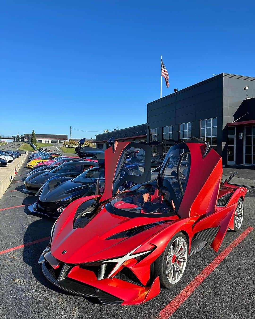 CarsWithoutLimitsさんのインスタグラム写真 - (CarsWithoutLimitsInstagram)「A great morning start to @monticellomotorclub Hypercar Track Day!   @ccol10 @r.m._.collection @wearecurated @gabenakash   #carswithoutlimits #apolloie #ferrari #koenigsegg #hypercars」10月1日 22時12分 - carswithoutlimits