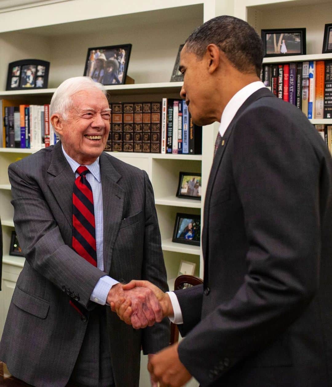 Barack Obamaさんのインスタグラム写真 - (Barack ObamaInstagram)「Happy 99th birthday, President Carter! You’ve inspired so many people around the world with your leadership, character, and commitment to service. Michelle and I hope you have a wonderful birthday and send our best wishes to you and Rosalynn.」10月1日 22時14分 - barackobama