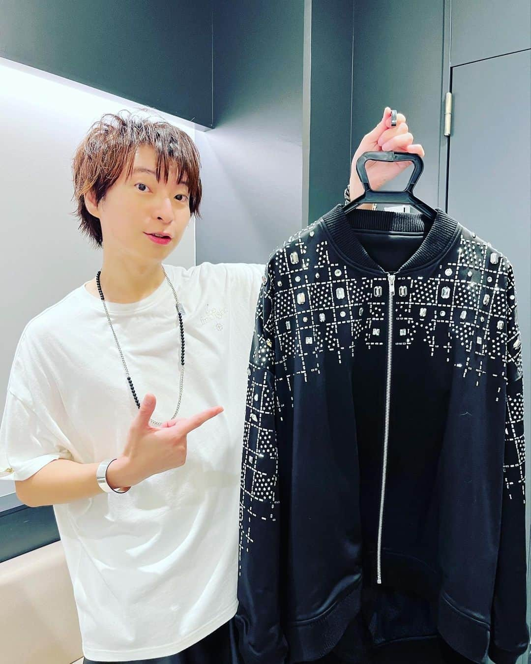 柿原徹也のインスタグラム：「なんだよ、楽屋にあるじゃねーか🤣  #柿原徹也 #あんスタ #スタフォニ #明星スバル #森久保祥太郎 さんのもあったショ #ありがとう」