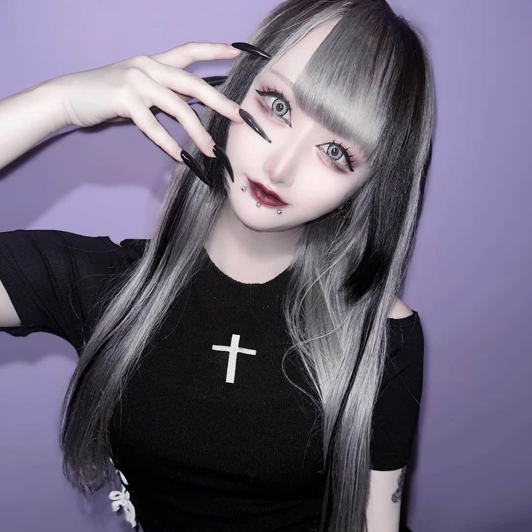 のインスタグラム：「毎日ハロウィンの私ですが本当のハロウィンの時期はもっと幸せ😭  お洋服はSHEINです！ ID: 20567535  クーポンもあるよ🍷  クーポン番号：HallowsJP50 お買い上げ金額1～5,999円まではセール価格より15%OFF、6,000円以上は20%OFFになります⚰️  #SHEIN #ad #sheinforall」