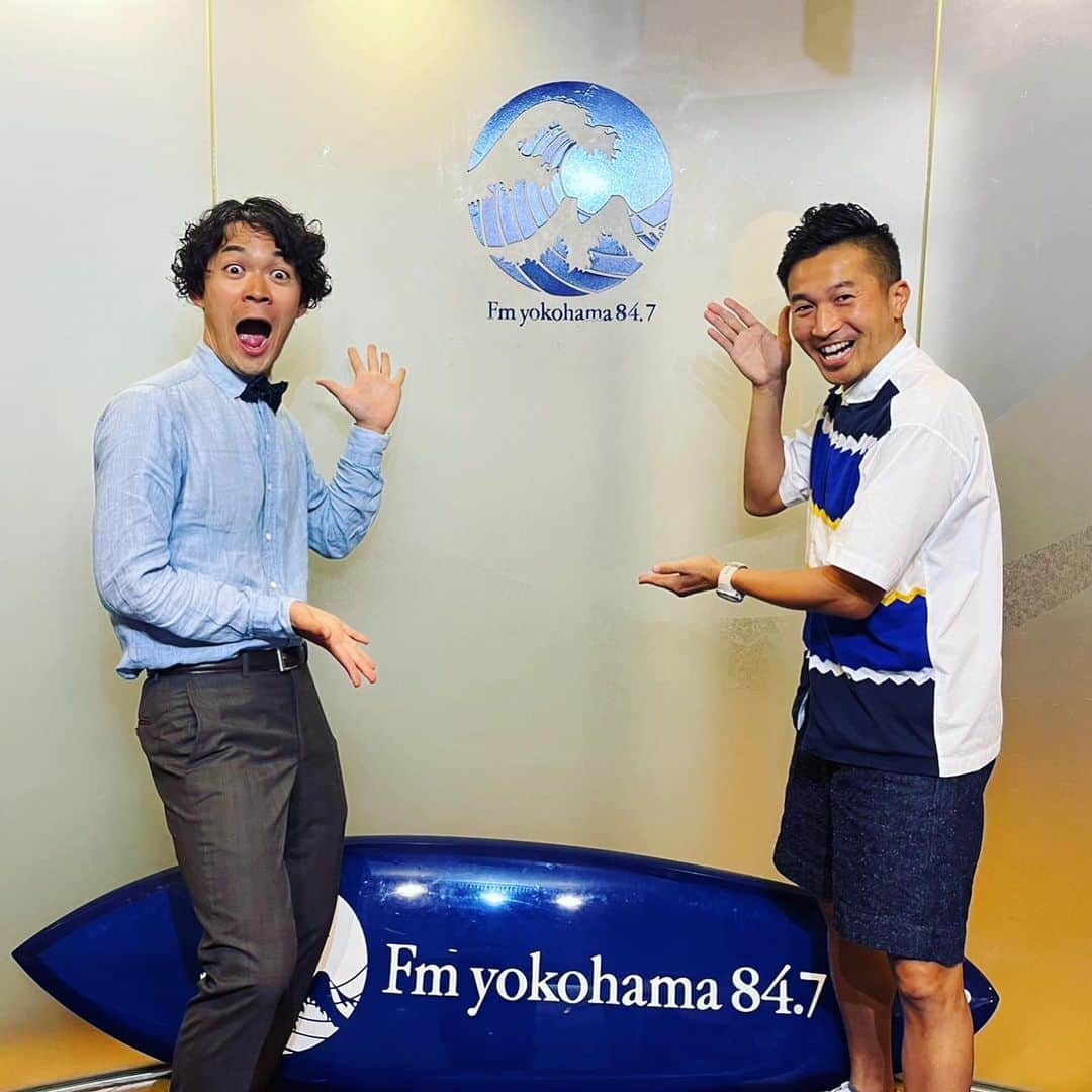 柴田聡のインスタグラム：「昨日の #route847  #JOGSTASION は かれこれ10年程の近い付き合いで ラン仲間&飲み仲間、 なによりランMC仲間の オカダーこと岡田拓海君に 登場頂きました！！  さらにはいつも 番組を聴いてもらっている 仲間の1人^ ^  嬉しかったのは Fヨコに到着するやいなや ワクワクテンションMAX だったこと♪  さらに、楽しみに待っていた リスナーさん？オカダーファンからも 多くのメールが届いたこと！ 呼べて良かった^ ^ また明後日、ラン宜しくね♪」