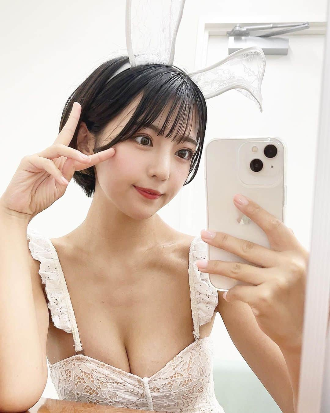 佐々木萌香さんのインスタグラム写真 - (佐々木萌香Instagram)「.  昨日十五夜だったからうさぎ〜🐰🌕🎑  8枚目のDVDイベント 「萌香に恋して」 会いに来てくれた皆さん！  ありがとうございました🤍🐰  みんなが会いに来てくれたり 応援してるよ！って伝えてくれて 萌香の日々の活力になってます…🫶🤍  また会えるイベントで待ってます🪽  今回会えた方はまた次回も…♪ 今回会えなかった方は次こそ…🫰🏻♥️  .  #佐々木萌香 #グラビア #グラビアアイドル  #うさぎ #バニーガール  #下着 #ビキニ #コスプレ #bunnygirl  #gravure  #bikini  #cosplay  #속옷　#아이돌　#귀여워　#화보　#패션　#좋아요　#소통　#맞팔　#照片 #漂亮 #情趣内衣  #偶像 #角色扮演 #cute #model  #sexy #japanesegirl」10月1日 22時23分 - moeka_sasaki