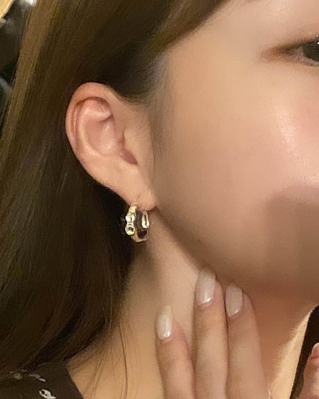 renさんのインスタグラム写真 - (renInstagram)「・ ・  皮膚が薄いので丁寧におシワケア🫶  @norganic_official のこのリンクルダイレクトエッセンス。 先月からの新入りスキンケア。 こちら本当に良い。お値段もそこそこいい。🥺 でも続けようと思うアイテムに出会いました！  セラムの後は @everyskin_official のスキンクリーム これは手放せない。これも何個使っているんだか😮‍💨🙏 クリームが苦手な方でも始めやすい、 しかし肌に密着してくれる。  ・ ・」10月1日 22時30分 - _reeen_