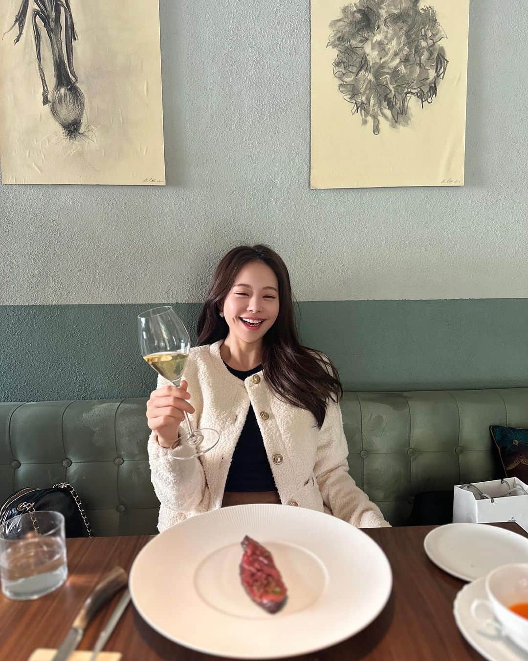 キム・ミニョンさんのインスタグラム写真 - (キム・ミニョンInstagram)「올라프들이 추천해준 지올리띠 젤라또💖 진쫘 맛있어서 깜놀했오요 ㅋㅋㅋㅋㅋㅋㅋㅋㅋㅋ 그리고 지아레스토랑도 너무 맛있었다  첫째날의 먹부림 기록 🐷」10月1日 22時33分 - minyoung_aori