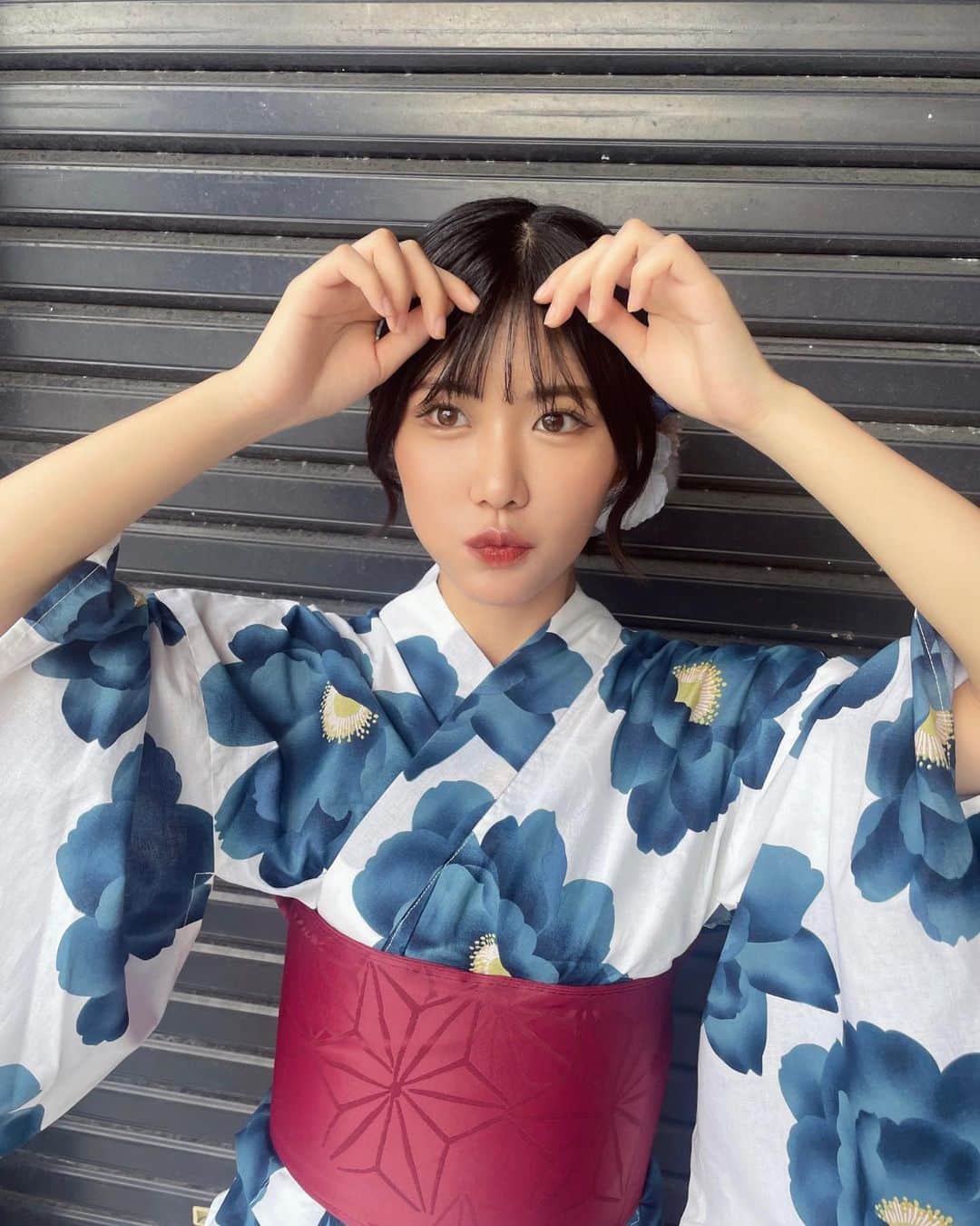 渡辺菜月さんのインスタグラム写真 - (渡辺菜月Instagram)「.  2023夏ラスト浴衣は いつもとは違う青系を選んでみました🐬  . . 似合ってますか？ #stu48 #idol  #浴衣 #浴衣ヘアアレンジ」10月1日 22時34分 - w_natsuki_stu48