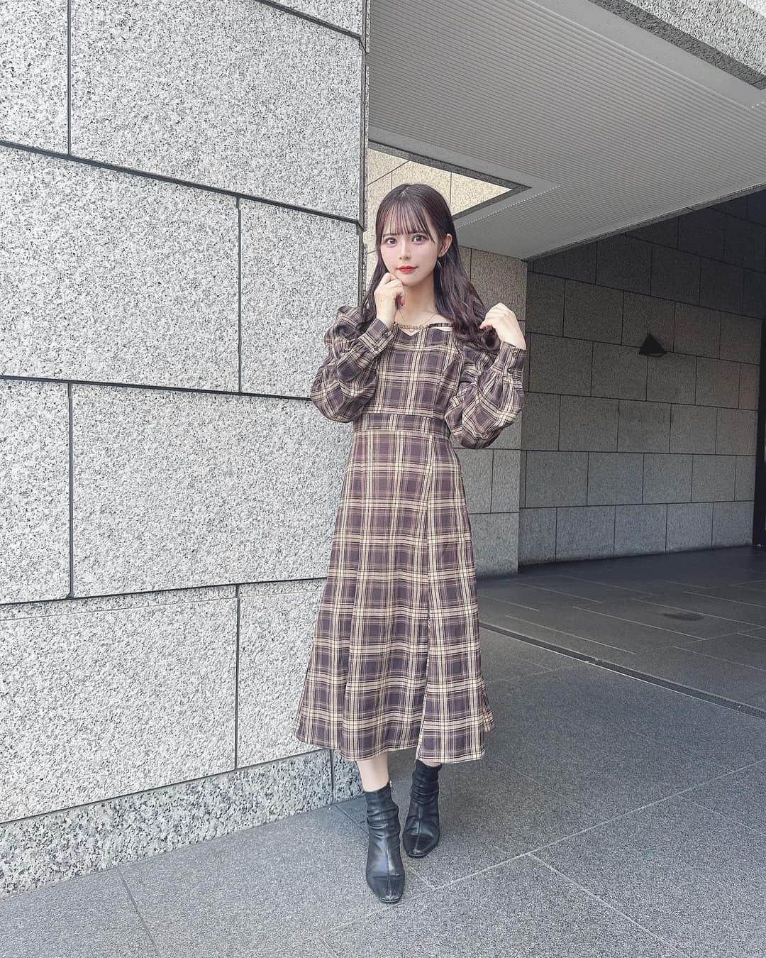 のインスタグラム：「秋服🍁  op @miia_official   MIIAさんが9/22(金)に 小柄さんでも綺麗に着られるブランドとしてリニューアルしたんだって💭  私は身長162センチなんだけど、 高めな身長の方も可愛く着られるよ〜！ ぜひ小柄さんチェックしてみてください🐰 .  #PR #MIIA #あざとフェミニン #美シルエット #小柄コーデ #coordinate #fashion #girl #ootd#outfit #instagood #love #like #チェック柄#低身長コーデ #低身長ファッション」