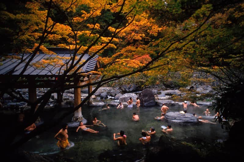 Michael Yamashitaさんのインスタグラム写真 - (Michael YamashitaInstagram)「A dreamy haze over Takaragawa hot springs envelops bathers contemplating the beauty of the autumn foliage. #onsen #japaneseonsen #takaragawa #takaragawaonsen #gumma」10月1日 22時36分 - yamashitaphoto