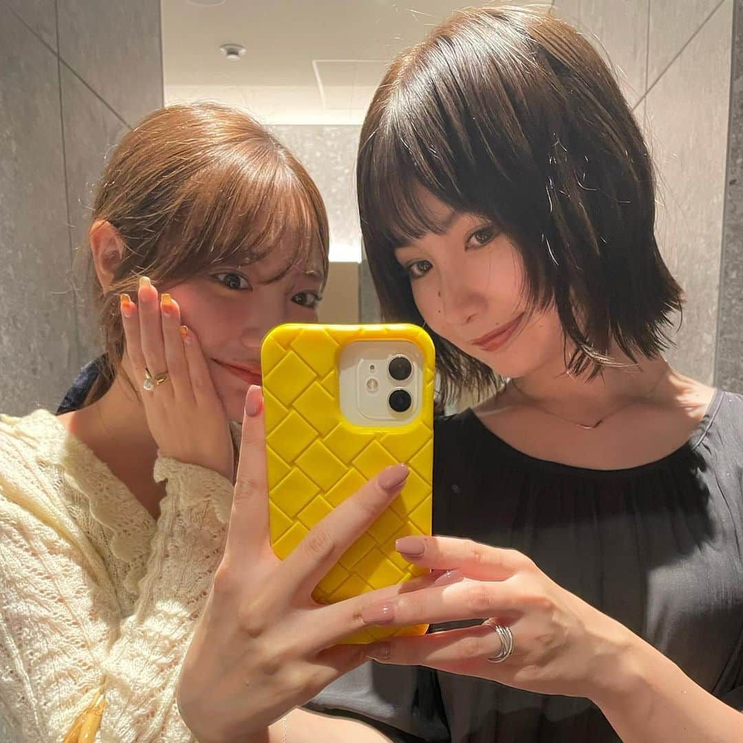 志茂彩奈さんのインスタグラム写真 - (志茂彩奈Instagram)「・ まなかちゃんとafternoon tea~🫖♡ momo戻りたいねえ🍑  #afternoontea#アフタヌーンティー#aoyamagrandhotel#青山グランドホテル」10月1日 22時46分 - nayaas___